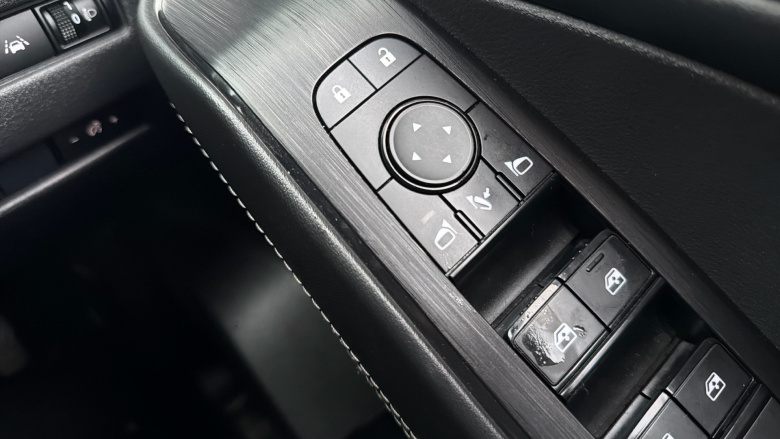 Nissan Qashqai 1.3 DiG-T MH 158 N-Connecta 5dr 4WD Xtronic Petrol Hatchback